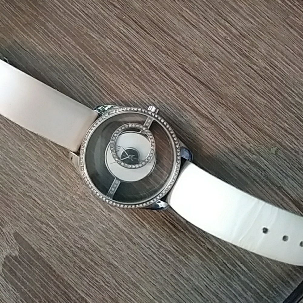 Davis Crystal Watch spinning Pearl Face